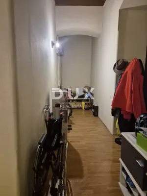 Wohnung 97,5 m², Rijeka Centar - 3 Zimmer, hohe Decken - 14