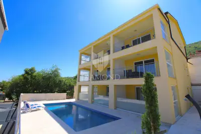 House for sale in Labin, 438 m² - 2