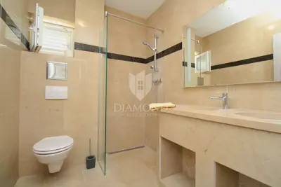 House for sale in Labin, 438 m² - 10
