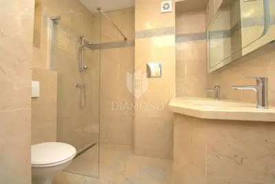 House for sale in Labin, 438 m² - 22