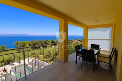 House for sale in Labin, 438 m²