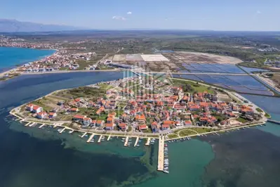 Stan 78,92 m², Nin-Zaton - 80 m do mora i krovna terasa