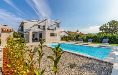 House 125 m², Barban - pool and grounds 1,113 m²