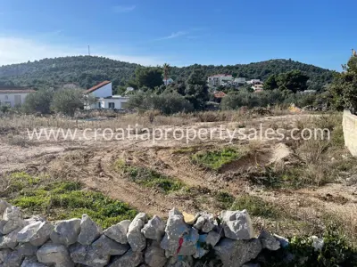Building land in Rogoznica, a few minutes from the sea