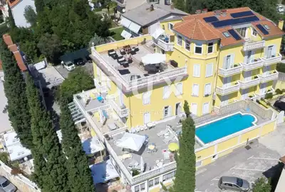 Hotel 1,800 m², Selce - 45 m from the sea