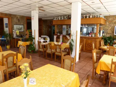 Hotel 1,800 m², Selce - 45 m from the sea - 10