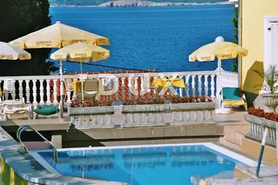 Hotel 1,800 m², Selce - 45 m from the sea - 2