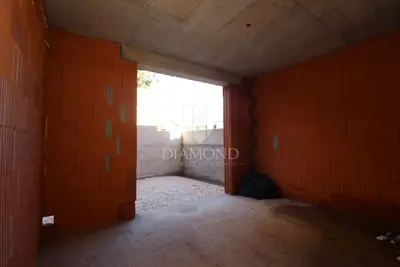 Stan u Ližnjanu, 2 spavaće sobe, vrt i balkon - 3