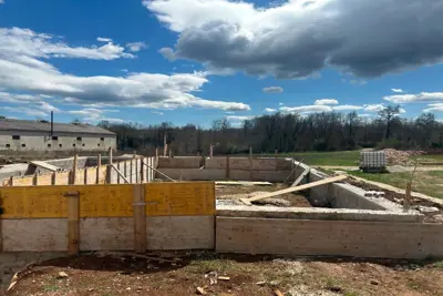Građevinsko zemljište 400 m², Kanfanar - dozvola i započeta gradnja - 2