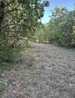 Grundstück 1.302 m², Orbanići - an der Straße und mit Infrastruktur