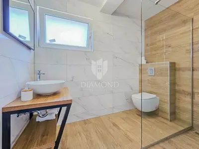 Kuća 135 m², Novigrad - bazen i okućnica - 22