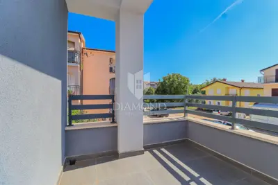 Kuća 135 m², Novigrad - bazen i okućnica - 18