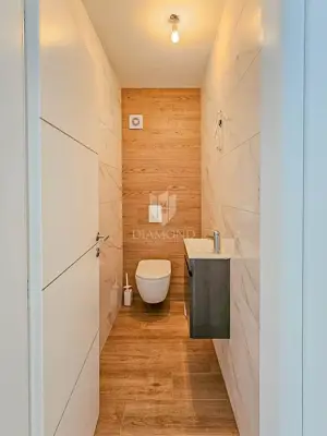 Kuća 135 m², Novigrad - bazen i okućnica - 13