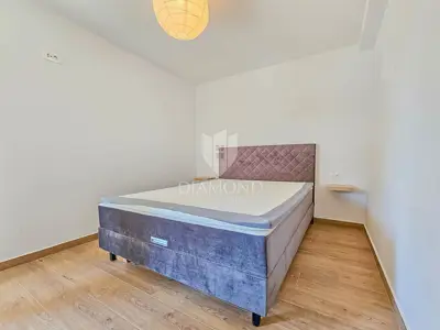 Kuća 135 m², Novigrad - bazen i okućnica - 10