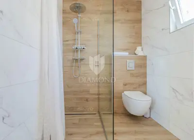 Kuća 135 m², Novigrad - bazen i okućnica - 16