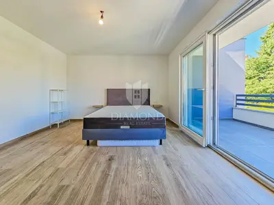 Kuća 135 m², Novigrad - bazen i okućnica - 20