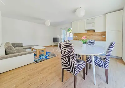 Kuća 135 m², Novigrad - bazen i okućnica - 2