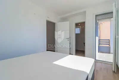 Kuća 135 m², Novigrad - bazen i okućnica - 15