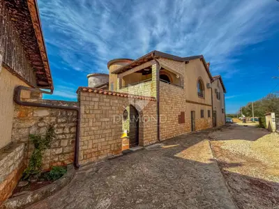Novigrad, surroundings, house with business potential! - 17