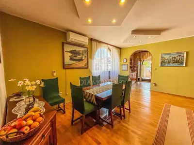 Novigrad, surroundings, house with business potential! - 6