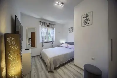 Haus in hervorragender Lage, Ližnjan, Valtura - 13