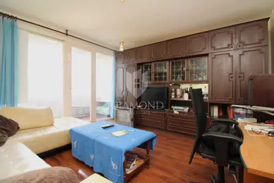 Wohnung 68 m², Krimeja - 2 Zimmer und Loggia mit Meerblick