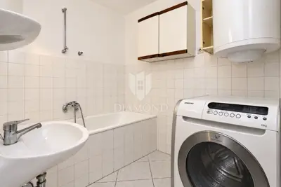 Wohnung 68 m², Krimeja - 2 Zimmer und Loggia mit Meerblick - 9