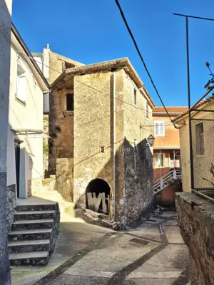 Kamena kuća 70 m², Dobrinj - za adaptaciju