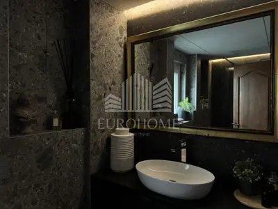 2350€/m2 Potpuno namješten stan na tri etaže 201 m² - Veliko Polje - - 13