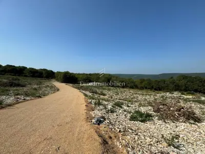 Građevinsko zemljište 820 m², Labin - uz asfalt i blizu mora - 2