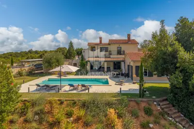 Vila 2459 m², Labin - panoramski pogled i bazen