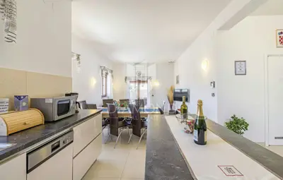 Kuća 330 m², Šišan - bazen i 5 parkirnih mjesta - 8