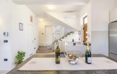 Kuća 330 m², Šišan - bazen i 5 parkirnih mjesta - 12