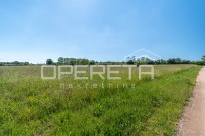 Građevinsko zemljište 700 m², Poreč - mir i privatnost - 3