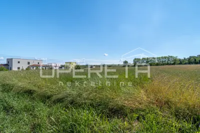 Građevinsko zemljište 700 m², Poreč - mir i privatnost - 4