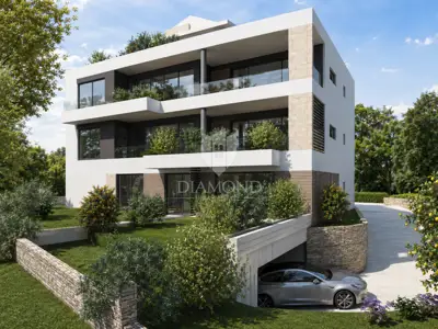 Stan 90 m², Rovinj - vrt 100 m² i novogradnja