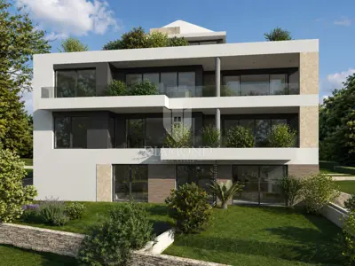 Stan 90 m², Rovinj - vrt 100 m² i novogradnja - 2