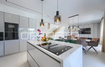 Exklusive Villa mit Pool, Tennisplatz und Jacuzzi - ruhige Lage unweit - 2