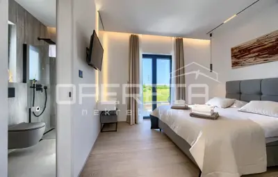 Exklusive Villa mit Pool, Tennisplatz und Jacuzzi - ruhige Lage unweit - 10