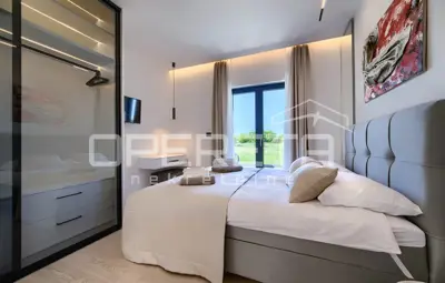 Exklusive Villa mit Pool, Tennisplatz und Jacuzzi - ruhige Lage unweit - 11