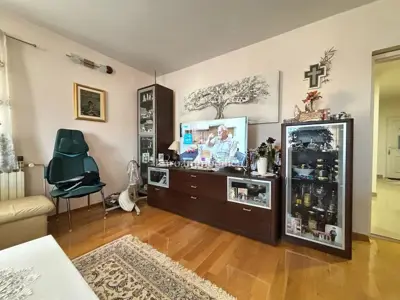 Apartmanska kuća 188 m², Novalja - centar i 6 apartmana - 3