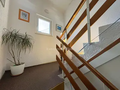 Apartmanska kuća 188 m², Novalja - centar i 6 apartmana - 13