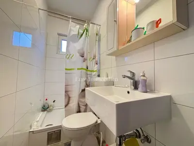 Apartmanska kuća 188 m², Novalja - centar i 6 apartmana - 11