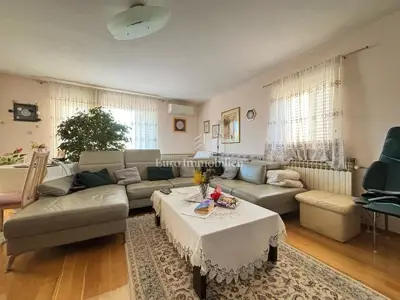 Apartmanska kuća 188 m², Novalja - centar i 6 apartmana - 2