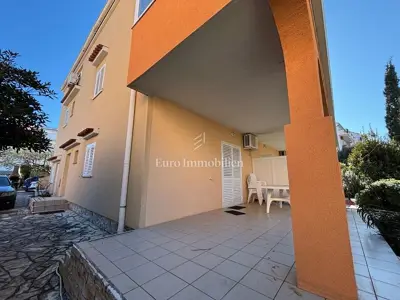 Apartmanska kuća 188 m², Novalja - centar i 6 apartmana - 16
