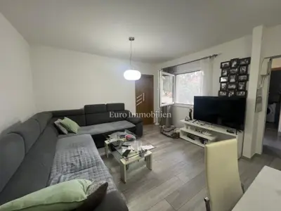 Kuća u blizini mora s dvije terase, Gornji Karin