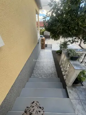 Haus 51 m², Gornji Karin - 400 m vom Meer - 15