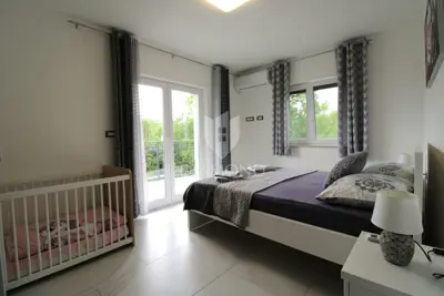 Stan 115 m², Bribir - pogled na more i terasa - 12