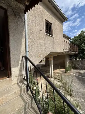 - Kuća sa 3 stambene jedinice, nedaleko Žminja - - 2