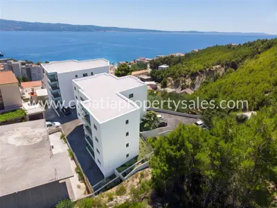 Wohnung in Omiš, Neubau in der Nähe des Strandes